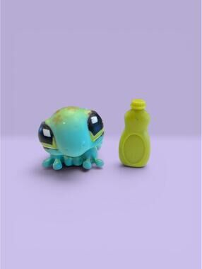 Littlest Pet Shop LPS Gecko #492 with Shampoo Accessory.